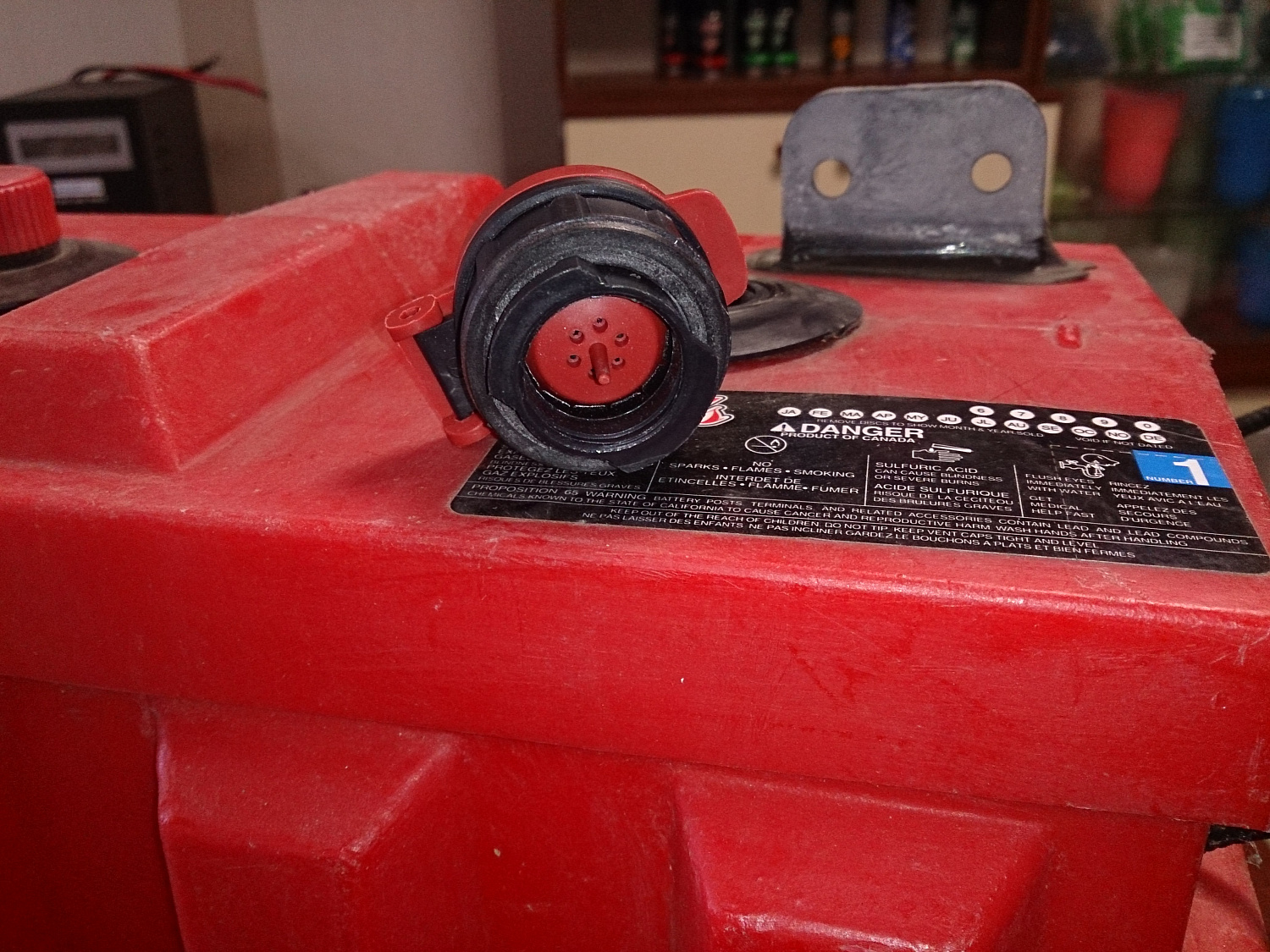 ROLLS BATTERY — аккумуляторные батареи большой емкости которые разработаны специально для автономных систем электроснабжения, которых характеризуются интенсивными условиями эксплуатации — ежедневный заряд/разряд.