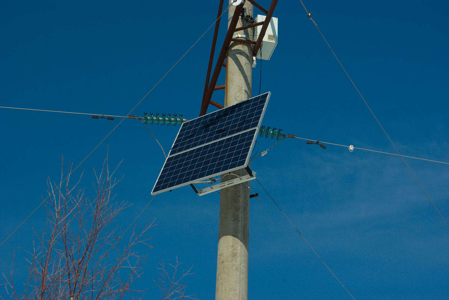 Мы представляем универсальный крепеж для солнечных панелей 20-700Ватт вертикального размещения. Хомут для размещения на трубе от 50 до 600 мм, изменяемый угол наклона панелей.