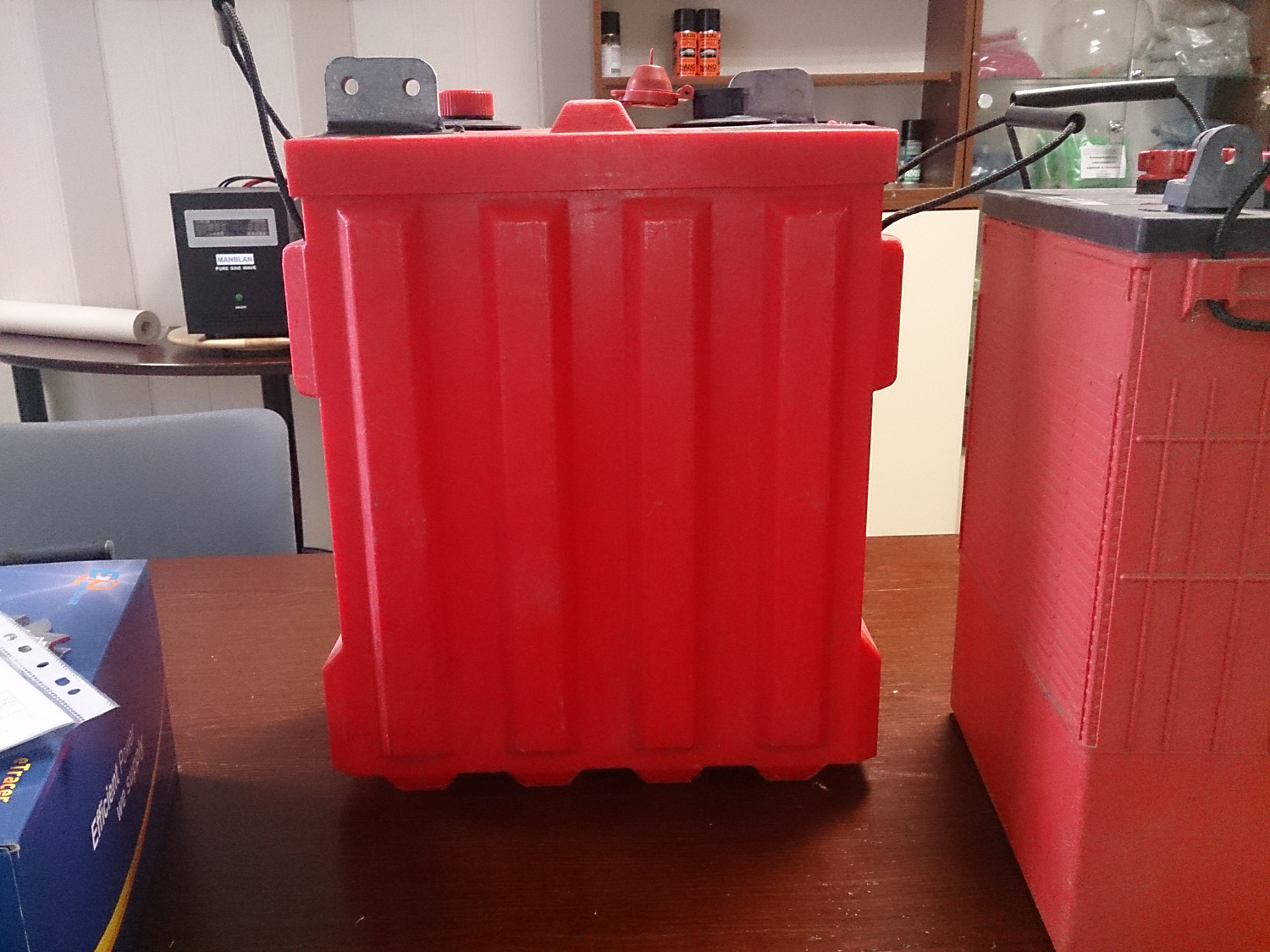 ROLLS BATTERY — аккумуляторные батареи большой емкости которые разработаны специально для автономных систем электроснабжения, которых характеризуются интенсивными условиями эксплуатации — ежедневный заряд/разряд.