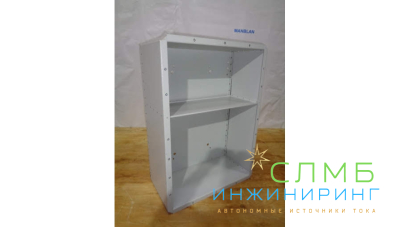 Bayliss® АКБ-Пост-2*100 (SideBOX-2×100) Уличный аккумуляторный шкаф навесной для АКБ 2×100Ач 220×396×600mm с зубчатым креплением до d260 материал- оцинкованная листовая сталь