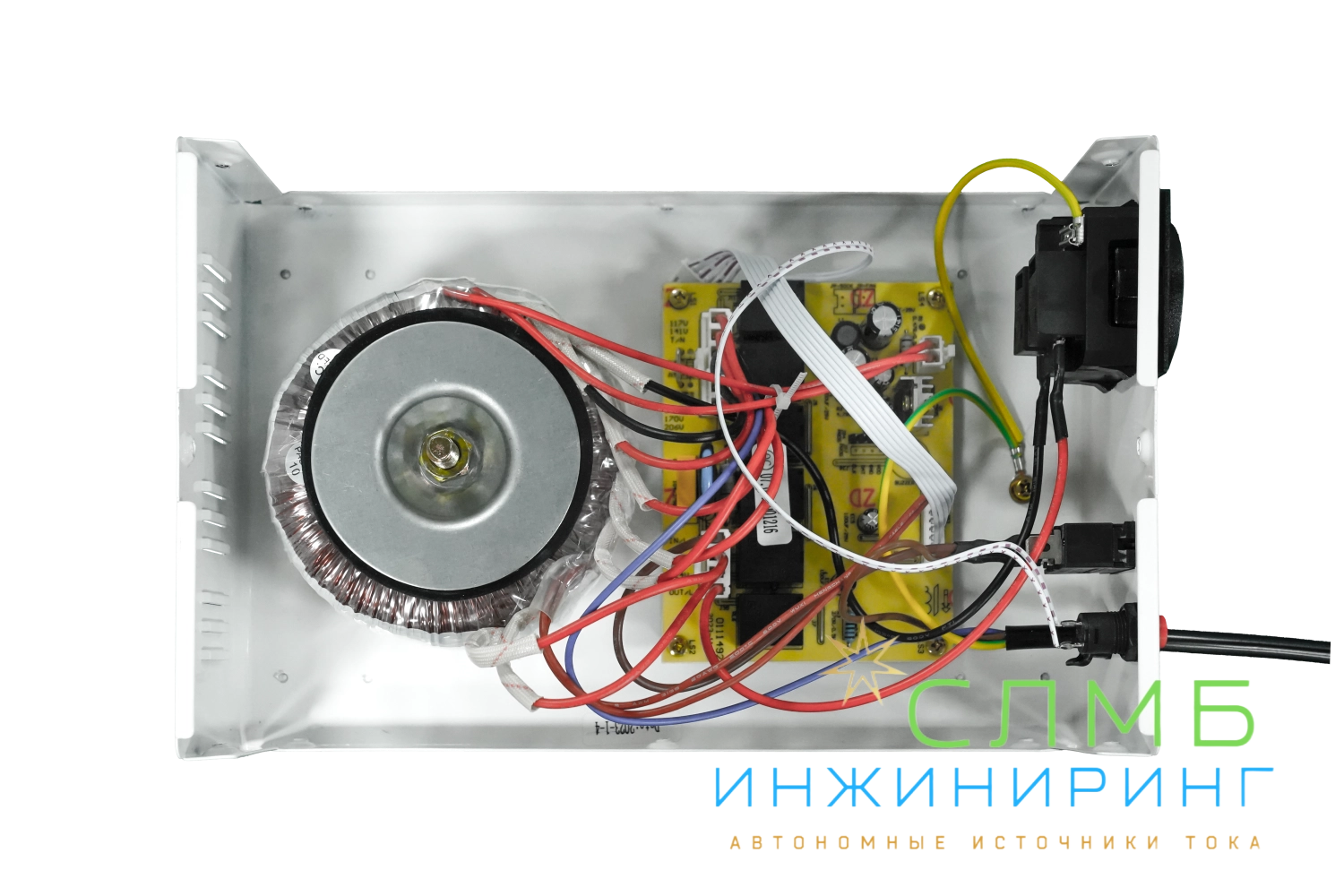 AVR SLIM 1000RW