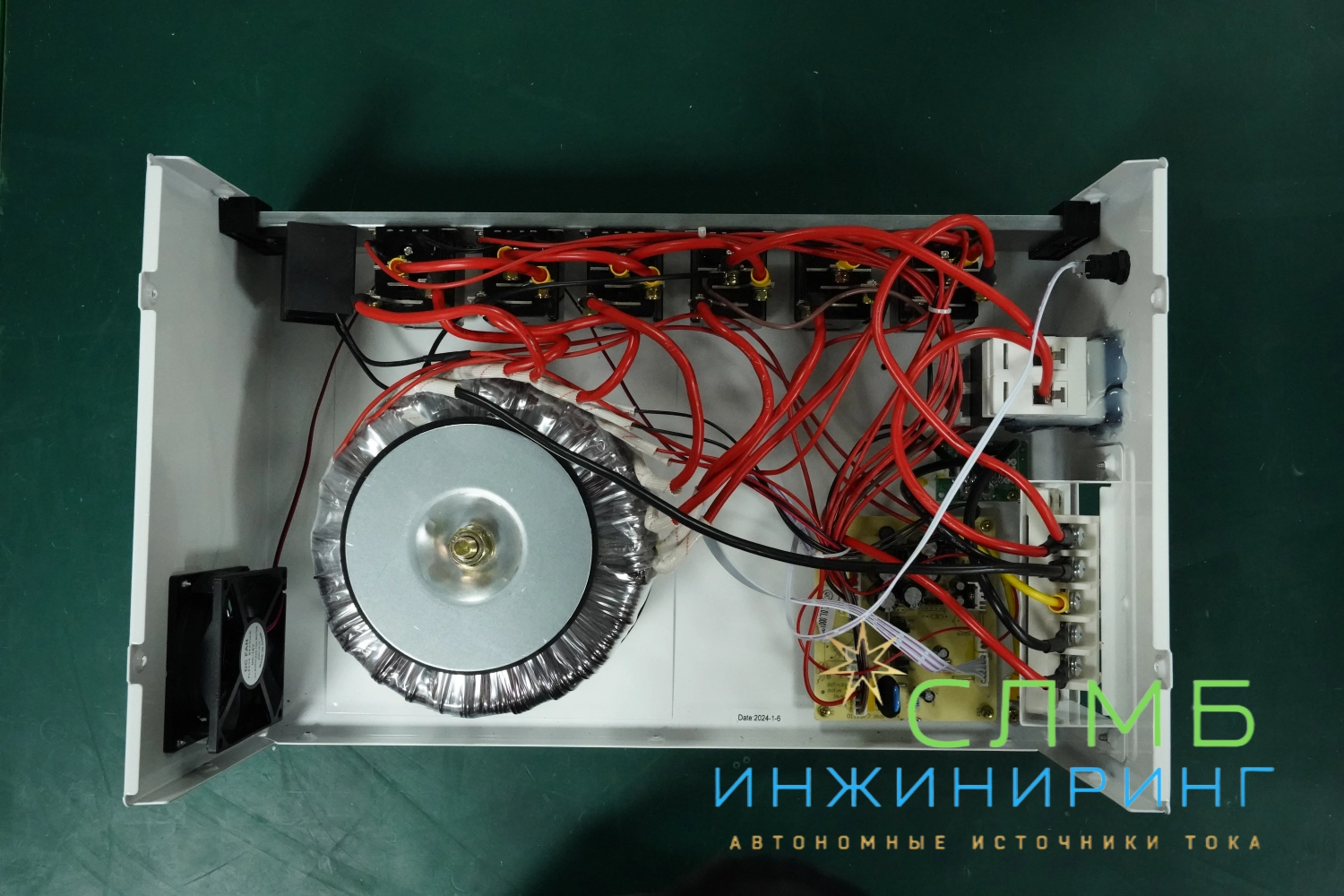 AVR SLIM 8000RW