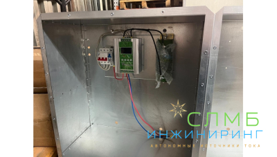 Bayliss® АКБ-Пост-2*100 (SideBOX-2×100) Уличный аккумуляторный шкаф навесной для АКБ 2×100Ач 220×396×600mm с зубчатым креплением до d260 материал- оцинкованная листовая сталь