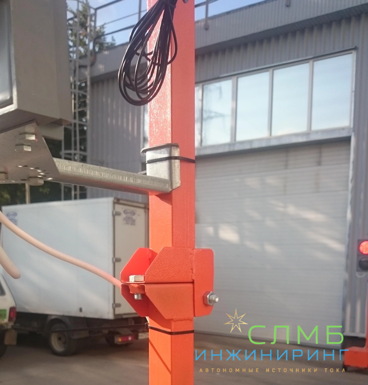 Временные светофоры: используются в дорожном хозяйстве для организации движения автомобилей по одной полосе во время ремонта дорожного полотна.