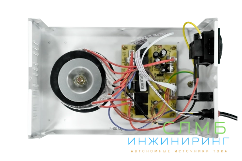 AVR SLIM 500RW