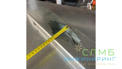 Bayliss® АКБ-Пост-2*150 (SideBOX-2×150) Уличный аккумуляторный шкаф навесной для АКБ 2×150Ач 240×600×600mm с зубчатым креплением до d260 материал- оцинкованная листовая сталь