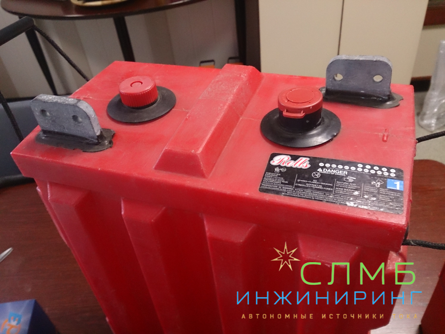 ROLLS BATTERY — аккумуляторные батареи большой емкости которые разработаны специально для автономных систем электроснабжения, которых характеризуются интенсивными условиями эксплуатации — ежедневный заряд/разряд.